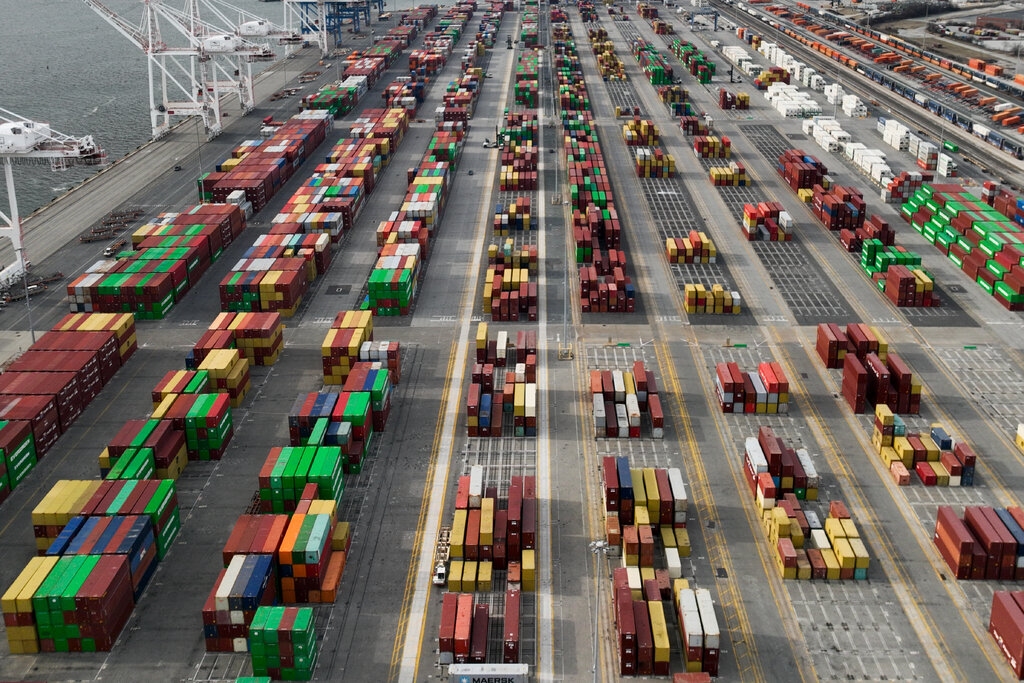 https://static01.nyt.com/images/2025/04/02/multimedia/02dc-tariffs-vid-cjqt/02dc-tariffs-vid-cjqt-jumbo.jpg